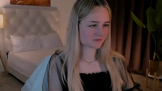 Snapshot of DeboraLarson chatting on 10-15-25, 03:39 DeboraLarson online show from 10-15-25, 03:39