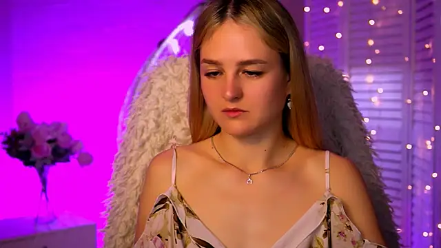 Snapshot of DeboraLarson chatting on 10-16-25, 03:29 DeboraLarson online show from 10-16-25, 03:29