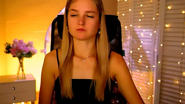 DeboraLarson online show from 11-16-25, 03:23