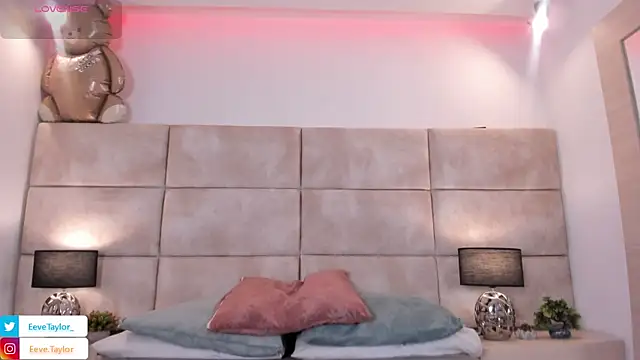 Eevee Taylor online show from 11-25-25, 02:11