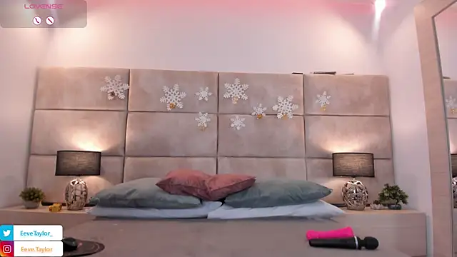 Eevee Taylor online show from 12-23-25, 03:04