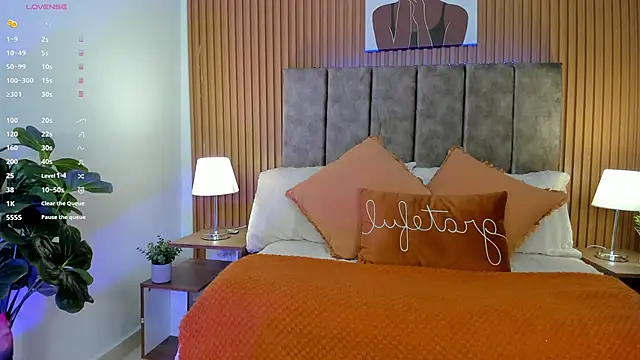 Snapshot of StacyWoods chatting on 10-25-25, 03:40 StacyWoods online show from 10-25-25, 03:40