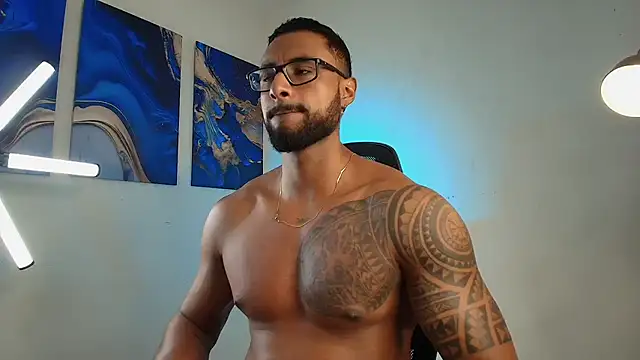 LiamGarcia1 online show from 02-10-26, 02:21