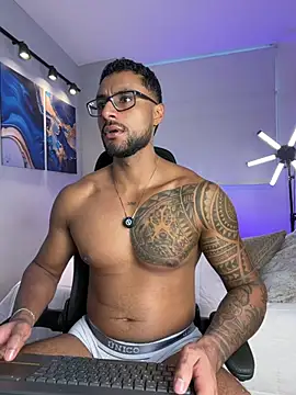 Snapshot of LiamGarcia1 chatting on 05-19-26, 02:45 LiamGarcia1 online show from 05-19-26, 02:45