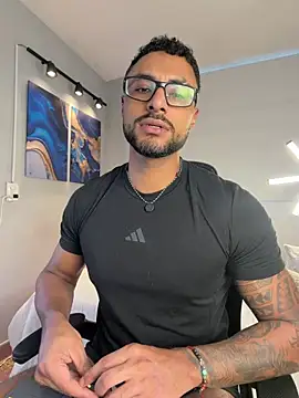 Snapshot of LiamGarcia1 chatting on 05-23-26, 04:22 LiamGarcia1 online show from 05-23-26, 04:22