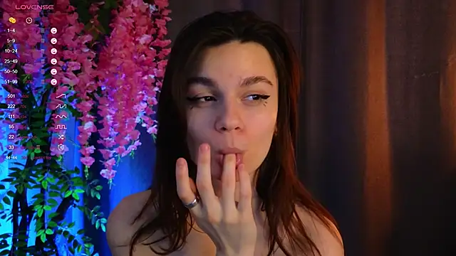 Snapshot of EvaHair chatting on 02-25-25, 05:30 EvaHair online show from 02-25-25, 05:30