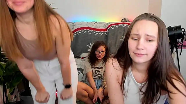 Snapshot of HotCaramellsTV chatting on 12-15-24, 04:15 HotCaramellsTV online show from 12-15-24, 04:15