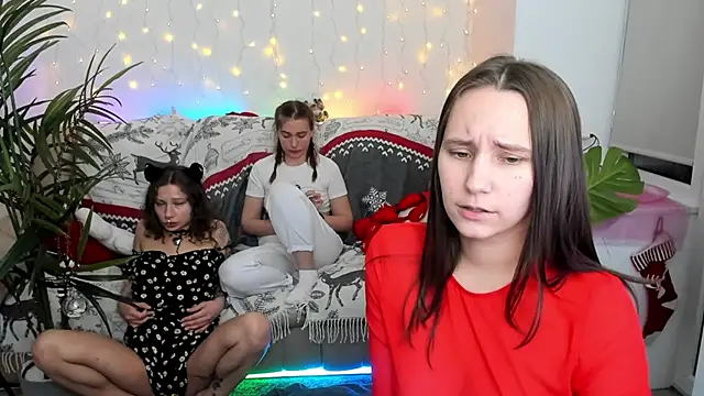 Snapshot of HotCaramellsTV chatting on 12-26-24, 04:25 HotCaramellsTV online show from 12-26-24, 04:25