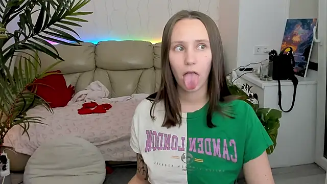 Snapshot of HotCaramellsTV chatting on 03-02-25, 03:59 HotCaramellsTV online show from 03-02-25, 03:59