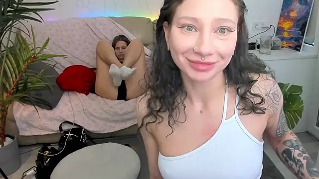 Snapshot of HotCaramellsTV chatting on 03-18-25, 12:36 HotCaramellsTV online show from 03-18-25, 12:36