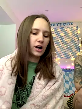 Snapshot of HotCaramellsTV chatting on 09-23-25, 09:01 HotCaramellsTV online show from 09-23-25, 09:01