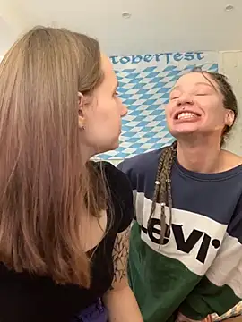 Snapshot of HotCaramellsTV chatting on 09-25-25, 08:40 HotCaramellsTV online show from 09-25-25, 08:40