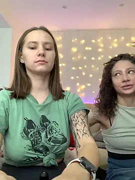 Snapshot of HotCaramellsTV chatting on 10-07-25, 10:01 HotCaramellsTV online show from 10-07-25, 10:01