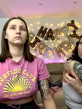 Snapshot of HotCaramellsTV chatting on 10-18-25, 10:16 HotCaramellsTV online show from 10-18-25, 10:16