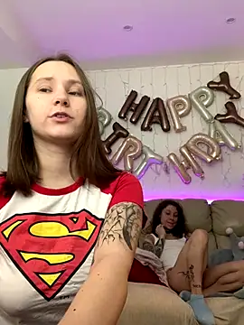 Snapshot of HotCaramellsTV chatting on 10-19-25, 10:49 HotCaramellsTV online show from 10-19-25, 10:49