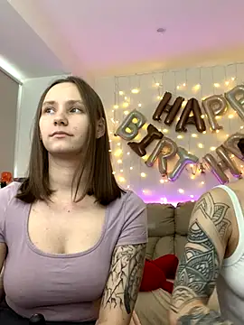 Snapshot of HotCaramellsTV chatting on 10-20-25, 09:21 HotCaramellsTV online show from 10-20-25, 09:21