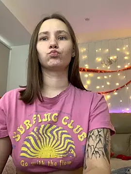 Snapshot of HotCaramellsTV chatting on 10-22-25, 08:25 HotCaramellsTV online show from 10-22-25, 08:25