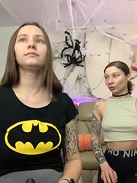 Snapshot of HotCaramellsTV chatting on 10-30-25, 07:32 HotCaramellsTV online show from 10-30-25, 07:32