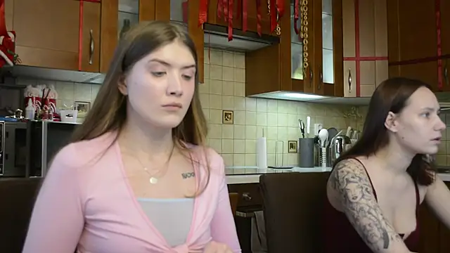 Snapshot of HotCaramellsTV chatting on 02-01-26, 11:20 HotCaramellsTV online show from 02-01-26, 11:20