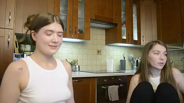 Snapshot of HotCaramellsTV chatting on 02-09-26, 11:14 HotCaramellsTV online show from 02-09-26, 11:14