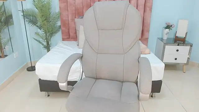 Snapshot of sussy_leon chatting on 11-20-25, 03:50 sussy leon online show from 11-20-25, 03:50