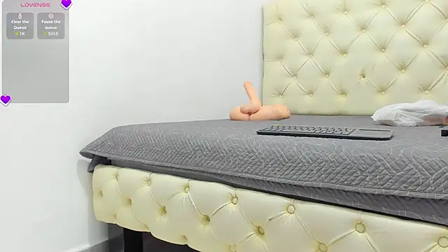 Snapshot of ElisabethMassey chatting on 10-06-25, 01:08 ElisabethMassey online show from 10-06-25, 01:08