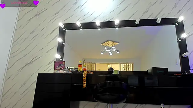 Snapshot of ElisabethMassey chatting on 10-31-25, 01:56 ElisabethMassey online show from 10-31-25, 01:56