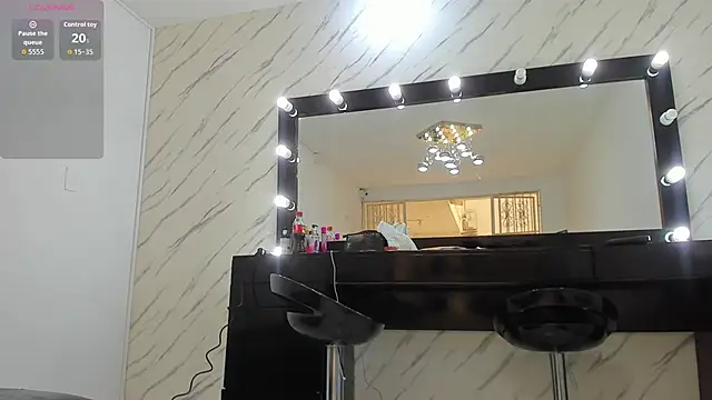 ElisabethMassey online show from 12-17-25, 03:29