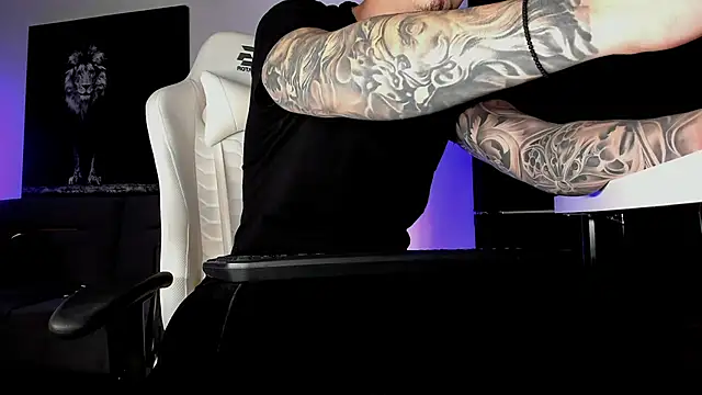 Snapshot of uptomatty chatting on 10-30-25, 07:21 uptomatty online show from 10-30-25, 07:21