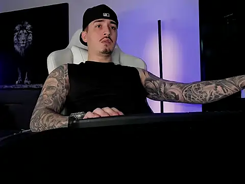 Snapshot of uptomatty chatting on 11-03-25, 09:32 uptomatty online show from 11-03-25, 09:32