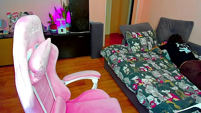 Snapshot of ameli_moon chatting on 10-28-25, 01:36 ameli moon online show from 10-28-25, 01:36