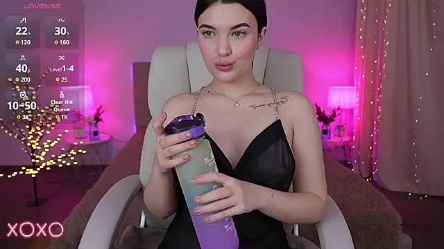 YourLolaBunny online show from 01-28-25, 05:11