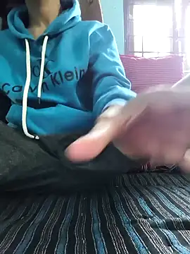 Snapshot of Shubu_76 chatting on 12-17-25, 07:36 Shubu 76 online show from 12-17-25, 07:36