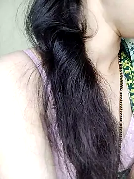 Snapshot of Fair-magic-woman chatting on 03-15-25, 08:04 Fair-magic-woman online show from 03-15-25, 08:04