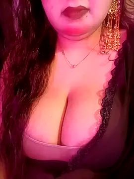 Suhanakhan00 online show from 05-18-26, 10:54