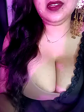Suhanakhan00 online show from 05-27-26, 12:35