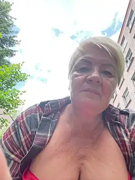 Laura Millf online show from 06-29-26, 10:37
