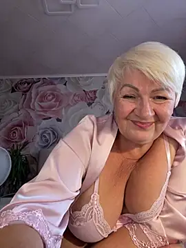Laura Millf online show from 07-19-26, 04:22