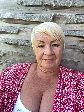 Laura Millf online show from 07-31-26, 12:48