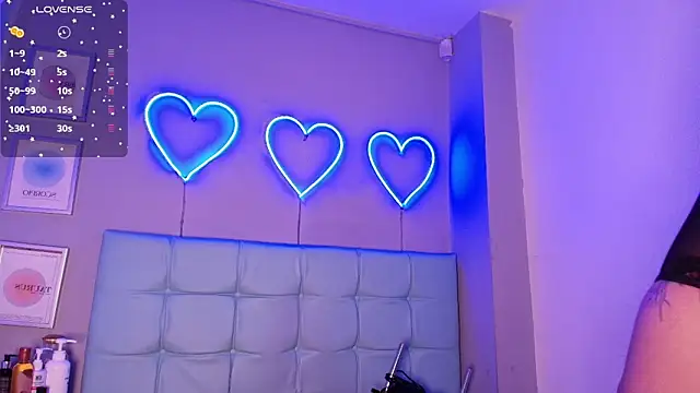 Snapshot of Lizzie-Evans chatting on 02-05-25, 12:06 Lizzie-Evans online show from 02-05-25, 12:06