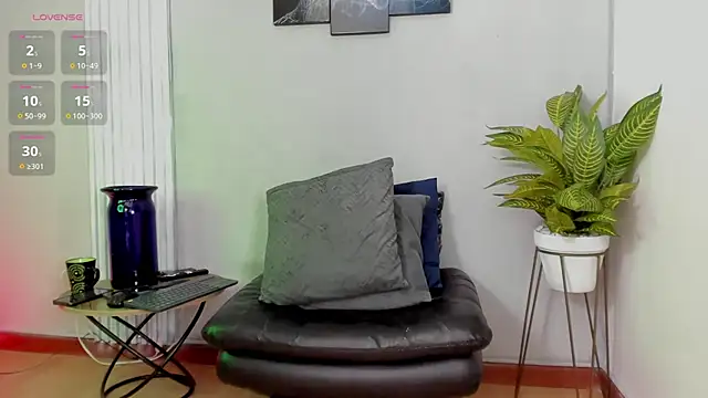 Snapshot of thomas_eliotts chatting on 01-26-25, 10:24 thomas eliotts online show from 01-26-25, 10:24