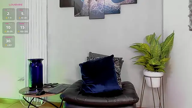 Snapshot of thomas_eliotts chatting on 02-14-25, 08:05 thomas eliotts online show from 02-14-25, 08:05