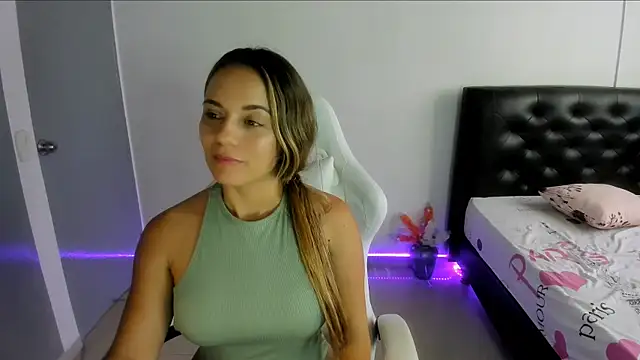 Snapshot of Sara_lopez_28 chatting on 03-04-25, 05:34 Sara lopez 28 online show from 03-04-25, 05:34