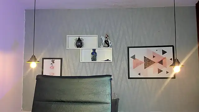 Snapshot of Valeria_roussi chatting on 12-13-24, 01:22 Valeria roussi online show from 12-13-24, 01:22