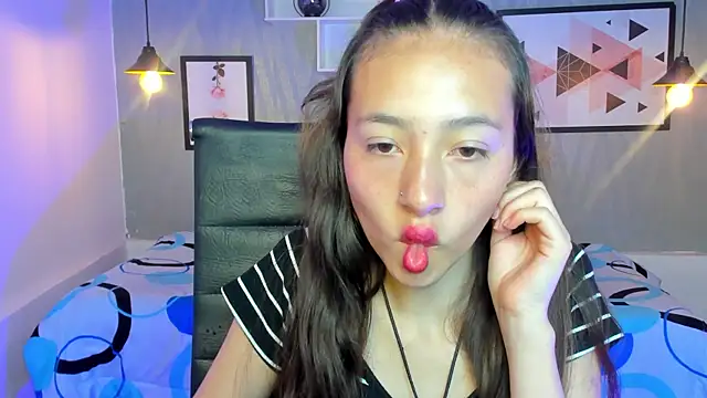 Snapshot of Valeria_roussi chatting on 12-16-24, 01:54 Valeria roussi online show from 12-16-24, 01:54