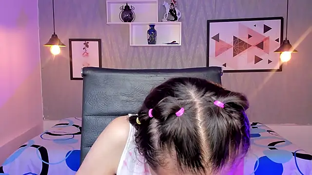 Snapshot of Valeria_roussi chatting on 12-17-24, 02:00 Valeria roussi online show from 12-17-24, 02:00