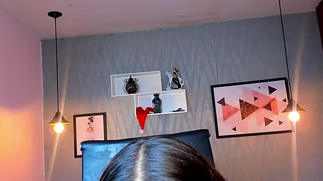 Snapshot of Valeria_roussi chatting on 12-23-24, 02:17 Valeria roussi online show from 12-23-24, 02:17