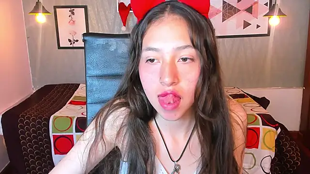 Snapshot of Valeria_roussi chatting on 12-23-24, 05:22 Valeria roussi online show from 12-23-24, 05:22