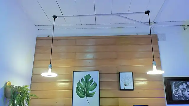 Snapshot of Valeria_roussi chatting on 12-28-24, 01:59 Valeria roussi online show from 12-28-24, 01:59