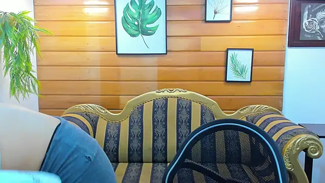 Snapshot of Valeria_roussi chatting on 12-28-24, 08:04 Valeria roussi online show from 12-28-24, 08:04